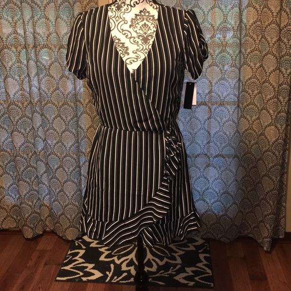 ❌Beautiful ❌Romper 🌺 - Picture 3 of 6